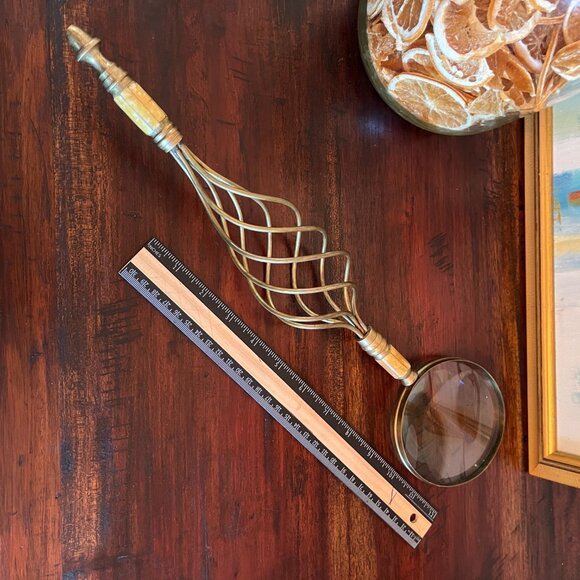 Antique Ornate Brass Art Nouveau Magnifying Glass Shell Inlay Decor Timeless - Picture 7 of 13